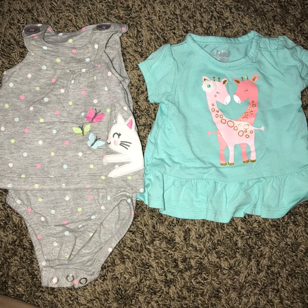 Cute cat onesie and a newborn giraff t-shirt